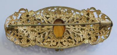 Schöne Brosche wohl böhmischer Modeschmuck Gablonz bersteinfarbene Steine 6x2,5