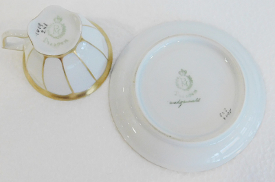 Art Deco Mokkatasse PM Dresden handgemalt weiß-gold