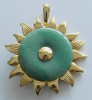Original Pierre Lang Anhänger Brosche Sonne goldfarben grüner Stein Donut Ø6cm