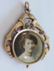 Alter Jugendstil Anhänger Fotoanhänger vergoldet rote Steine 3x2,8cm #d