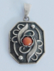 Art Deco Anhänger Silber 830 Koralle kunstvoll verschnörkelt 2,3x1,8cm